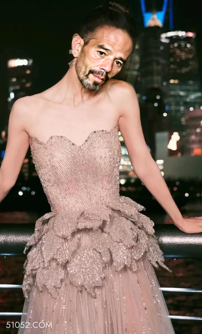 老baby胡子拉碴辣 辣眼睛 胡子拉碴 老baby