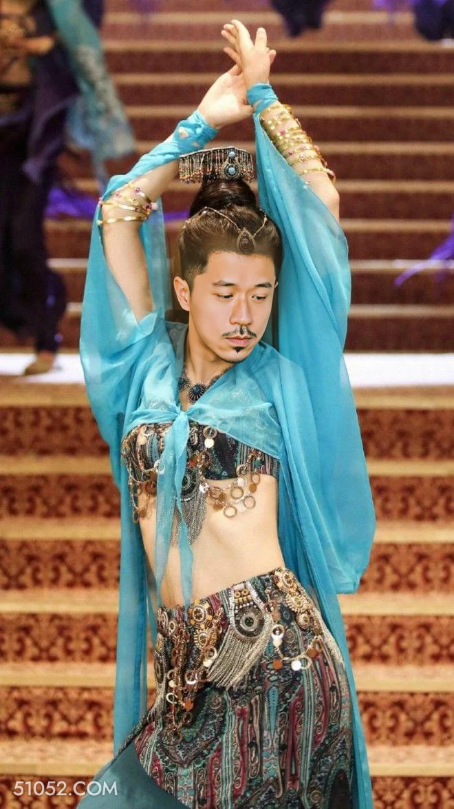 0 d Q C 大  优雅 胡子拉碴 撩狗 辣眼睛