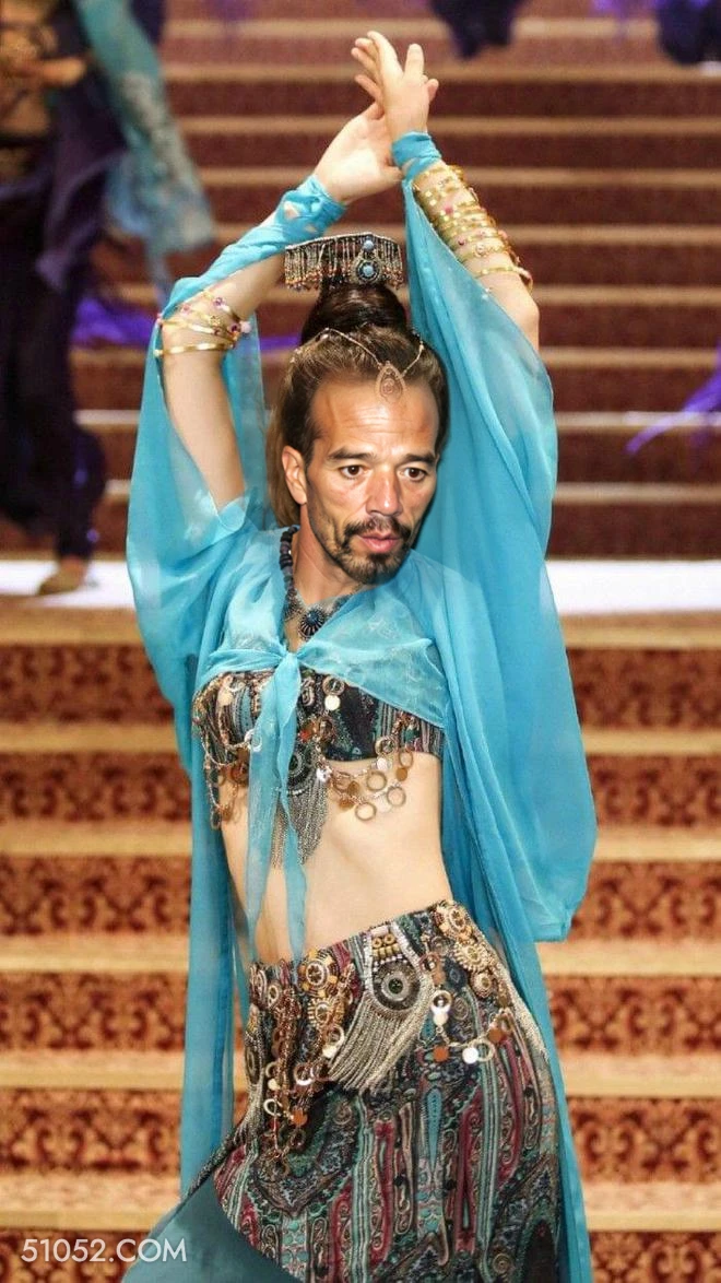 0 O Q 大 Co 优雅 胡子拉碴 撩狗 辣眼睛