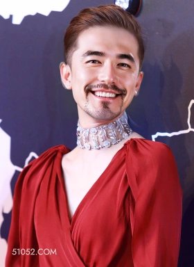 胡子拉碴美女兄弟辣眼 美女 胡子拉碴 兄弟 辣眼睛