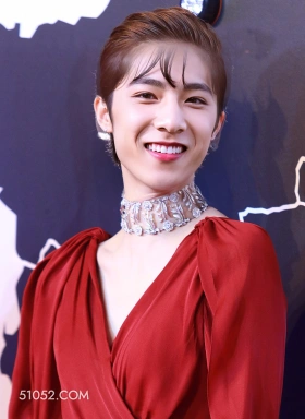 066444 亚2 美女 胡子拉碴 兄弟 辣眼睛