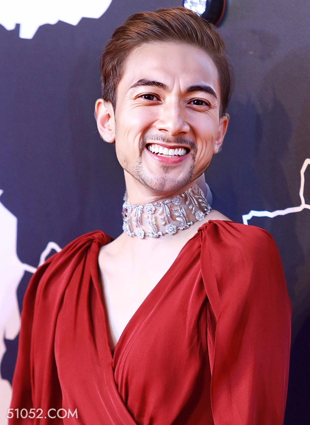 胡子拉碴美女兄弟辣眼 胡子拉碴 美女 辣眼睛 兄弟