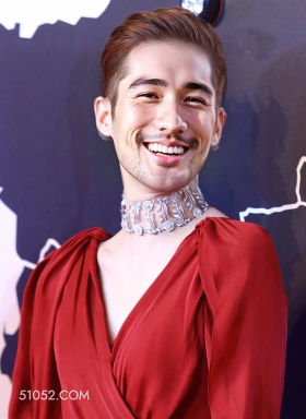 亚 美女 胡子拉碴 辣眼睛 日常